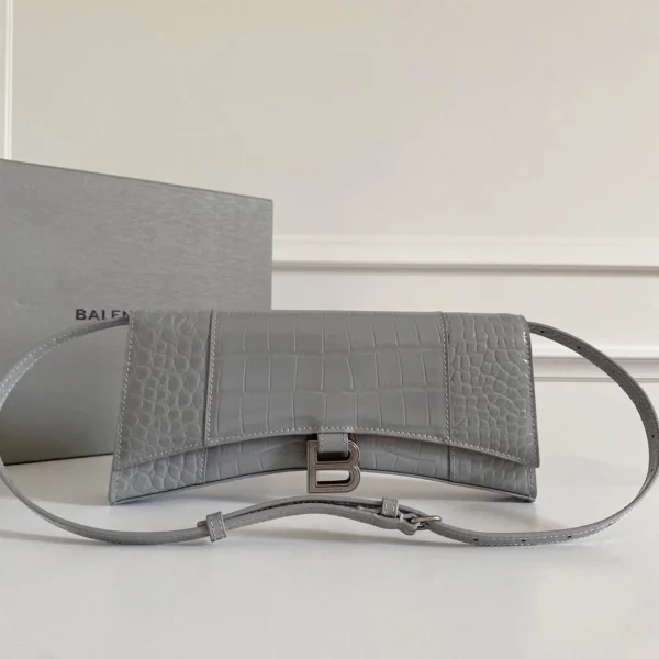 Underarm Clutch Model: 8898 Size: 27x3x11cm