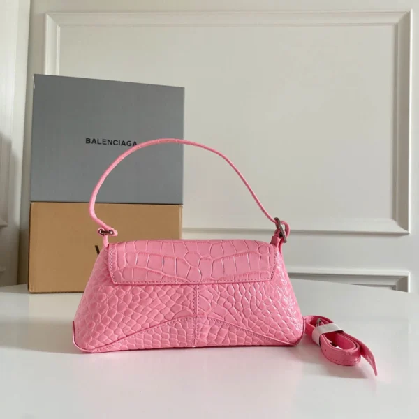 Underarm bag Size: 27*25.5*4.8cm