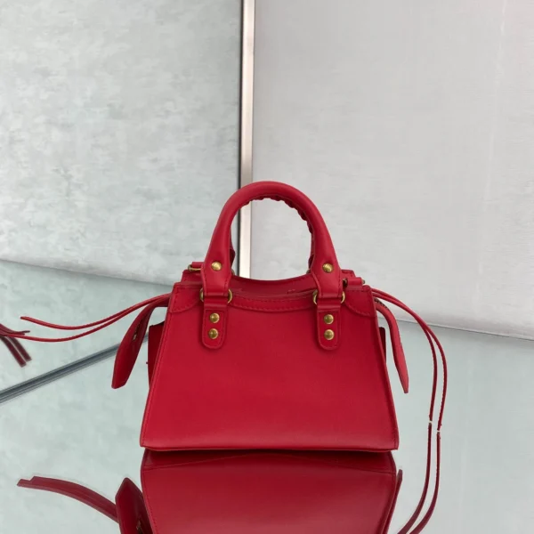 Motorcycle bag size: 16.5*22*9*14.5cm