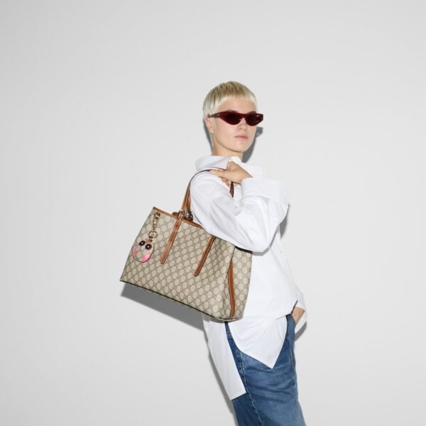 GG Emblem Medium Tote Bag