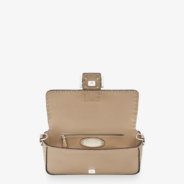 Baguette Medium 612 Hand-Sewn Topstitches