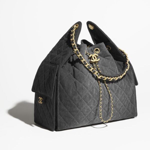 CHANEL 25 Medium Handbag
