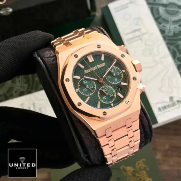 Audemars Piguet Royal Oak Offshore 26240OR.OO.1320OR.04 Masterpiece Clone ap rose gold green dial on the man hand Audemars Piguet Royal Oak Offshore 26240OR.OO.1320OR.04 Masterpiece Clone ap rose gold green dial on the man hand