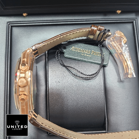 AP Royal Oak Chronograph 26331OR.OO.D821CR.01 "Rose Gold" High-End Replica 1:1 audemars piguet royal oak chocolate dial 26331OR.OO .1220OR.02 man dial Audemars Piguet Royal Oak Crown / Push Button Replica side view in the box