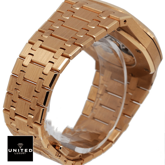 Audemars Piguet Royal Oak 15400OR.OO.1220OR.03 Super Clone Edition Audemars Piguet Royal Oak Gold Bracelet Replica upside view white background