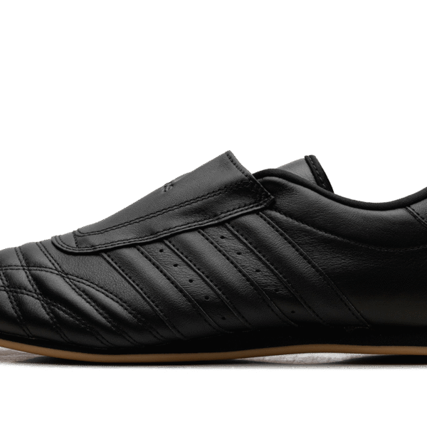 Taekwondo "Core Black / Core Black / Gum"