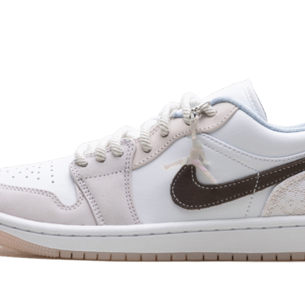 Jordan 1 Low WMNS "Coral"