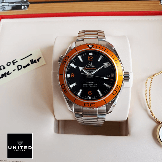 Omega Seamaster Diver Steel 210.30.42.20.06.001 Exclusive Clone Edition omega seamaster planet ocean 232.30.42.21.01.002 replica front Omega Seamaster Orange Bezel Çelik Replika kutuda