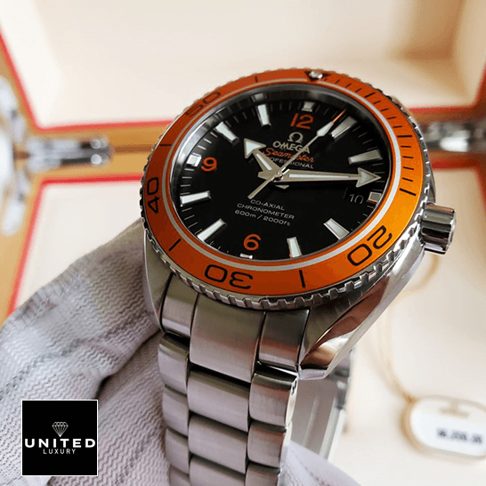 Omega Seamaster Diver Steel 210.30.42.20.06.001 Exclusive Clone Edition omega seamaster planet ocean 232.30.42.21.01.002 replica side Omega Turuncu Bezel Siyah Kadran Replika çelik bilezik kutuda