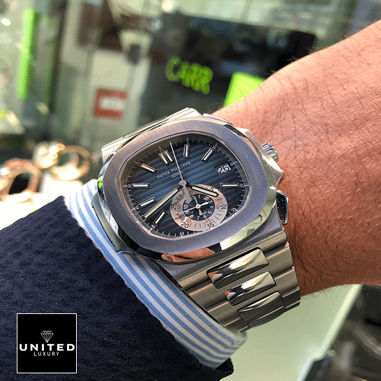 Patek Philippe Nautilus 5980/1A-001 "Blue Dial" Super Clone Edition patek philippe 59801A Patek Philippe 59801 Steel Bracelet Blue Replica on the man wrist