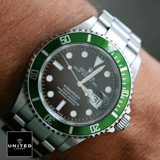Rolex Submariner 16610LV "Kermit" Precision Replica Edition rolex submariner 16610LV MK2 replica hand Rolex Submariner Date Kermit Black Dial 16610LV MK2 Replica on his arm